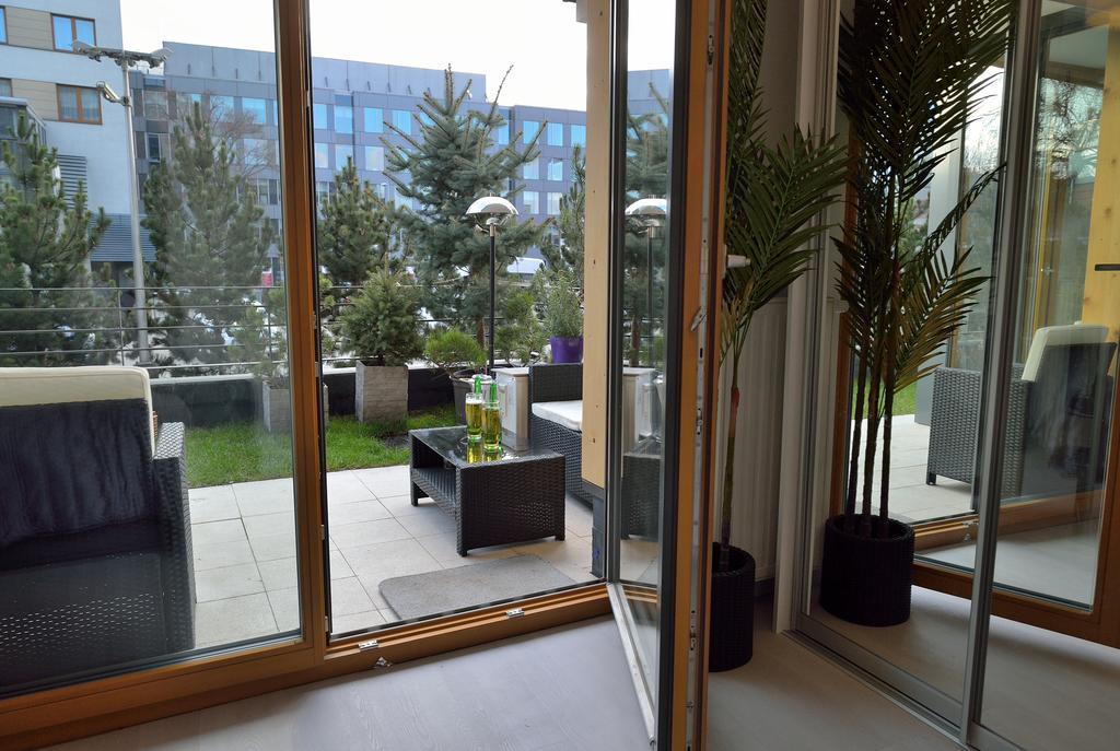 Garden Apartment Cracow- Shopping Mall 1Min, Underground Parking, Family Friendly, City Center クラクフ エクステリア 写真
