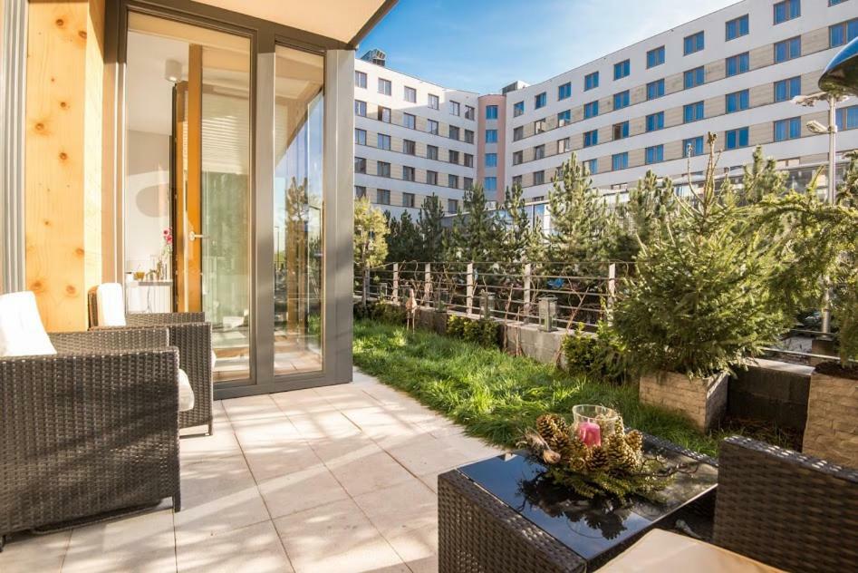 Garden Apartment Cracow- Shopping Mall 1Min, Underground Parking, Family Friendly, City Center クラクフ エクステリア 写真
