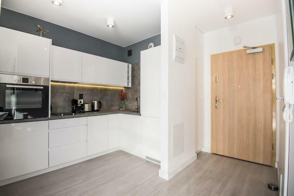 Garden Apartment Cracow- Shopping Mall 1Min, Underground Parking, Family Friendly, City Center クラクフ エクステリア 写真
